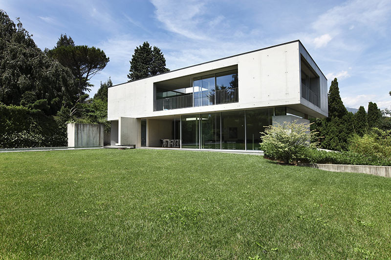 ¿Cuánto cuesta la arquitectura y construcción de una casa en 2026? Comparativa real entre obra tradicional y casa prefabricada de hormigón